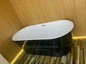 Black an White England Bath Tub