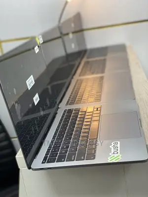 Laptop Apple MacBook Pro 2017 8GB Intel Core I5 SSD 256GB