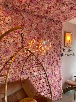 Wall Flowers Designs and Decor
