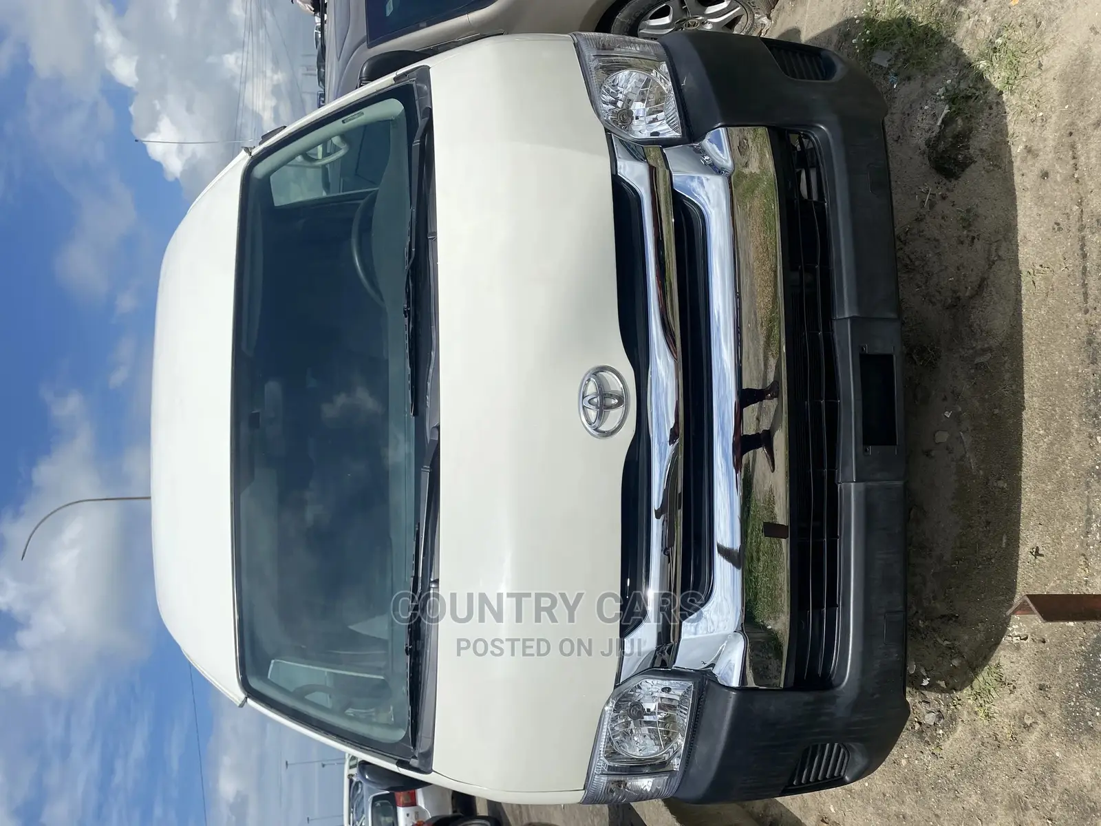 Toyota HiAce 2013 White