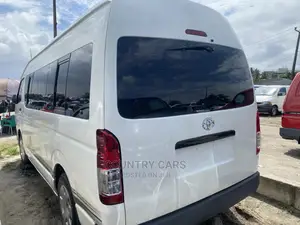 Toyota HiAce 2013 White