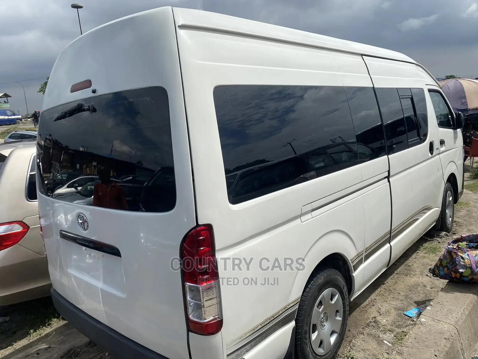 Toyota HiAce 2013 White
