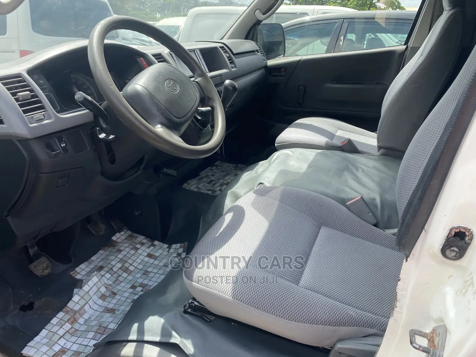 Toyota HiAce 2013 White