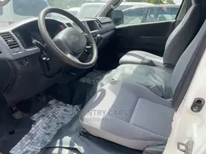 Toyota HiAce 2013 White