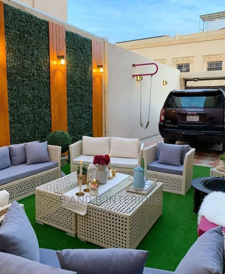 Wall Flowers Designs and Decor