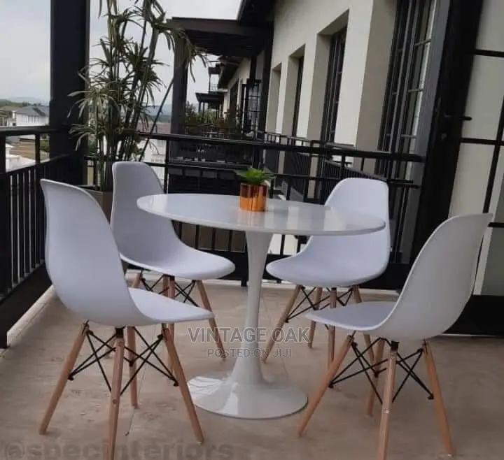 Classic Dining Table With 4chairs.