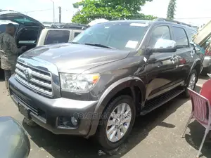 Toyota Sequoia SR5 4dr SUV 4WD (5.7L 8cyl 6A) 2014 Gray