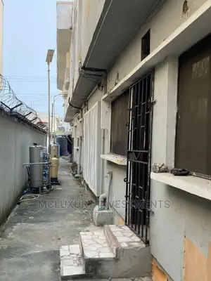 5bdrm Apartment in No, Ligali Ayorinde for rent