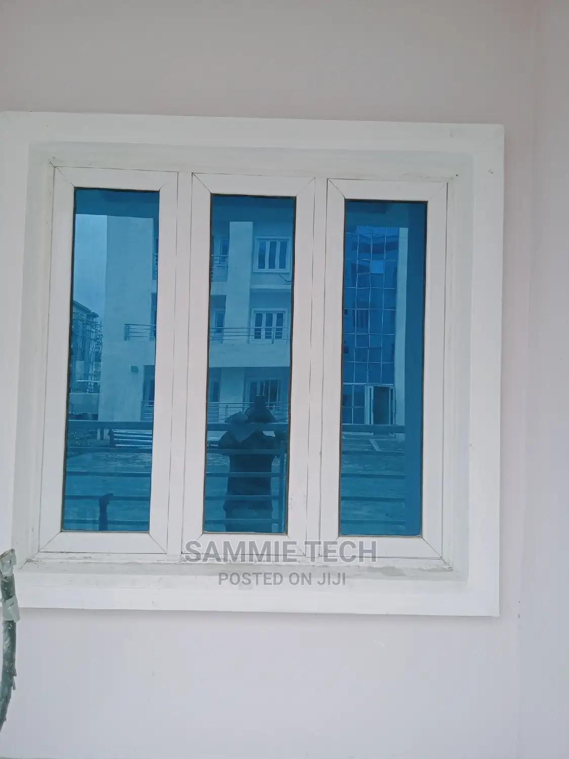Casement Windows With Inner Net and Reflective Glass