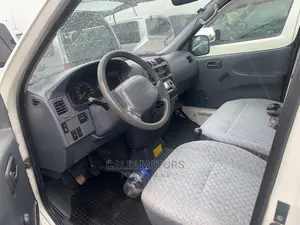 Toyota HiAce 2004 White