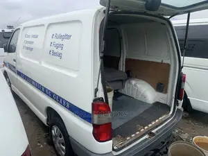 Toyota HiAce 2004 White