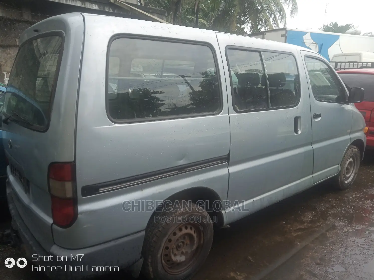 Toyota HiAce 2002 Blue