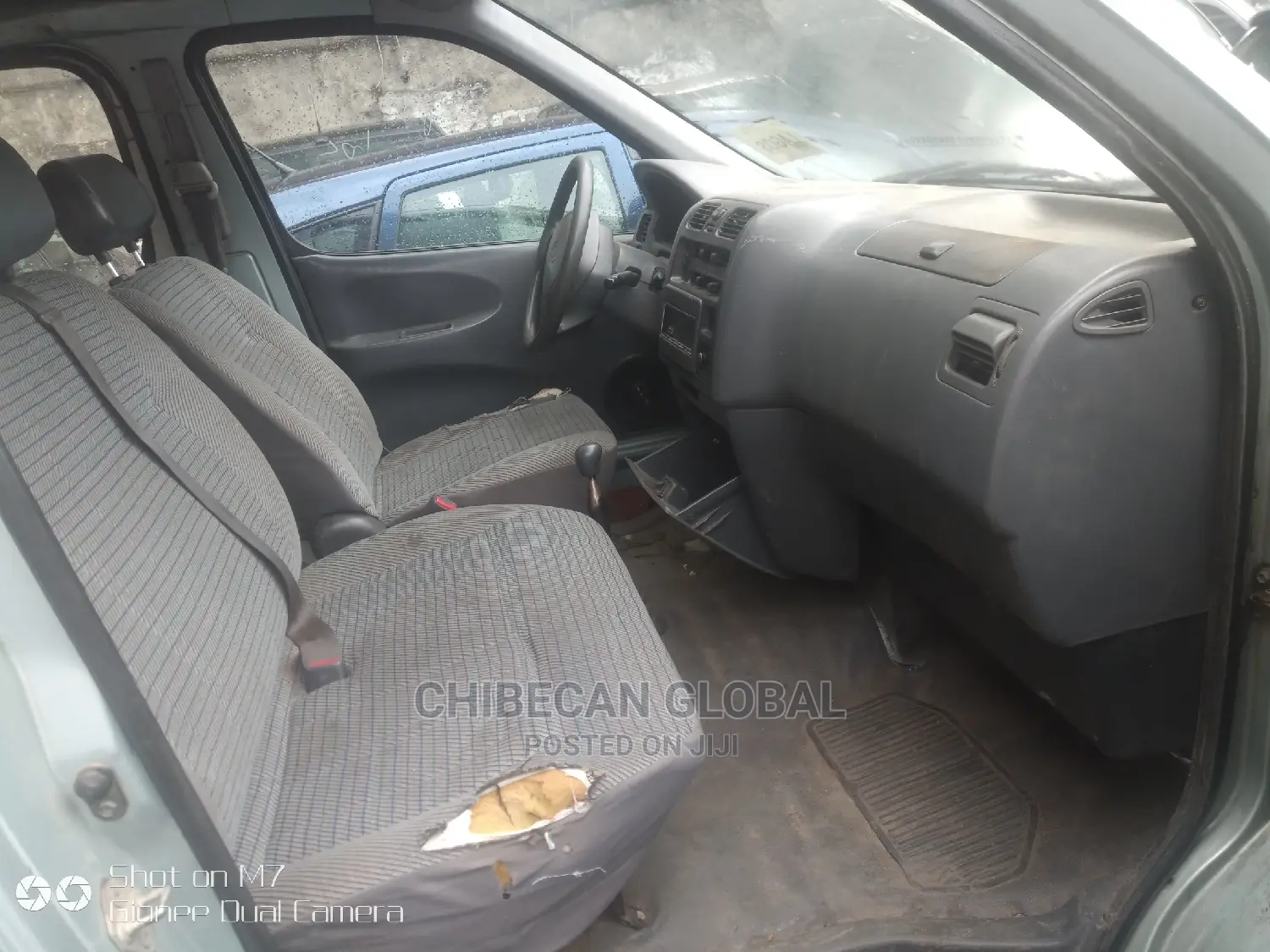 Toyota HiAce 2002 Blue