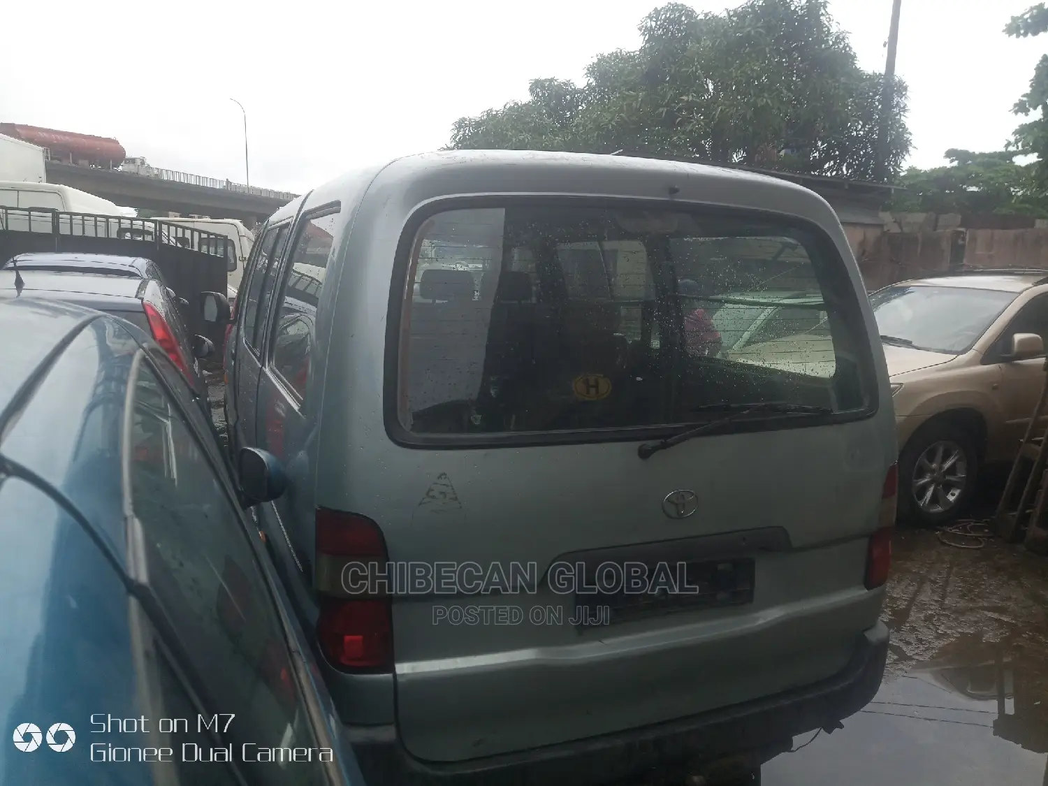 Toyota HiAce 2002 Blue