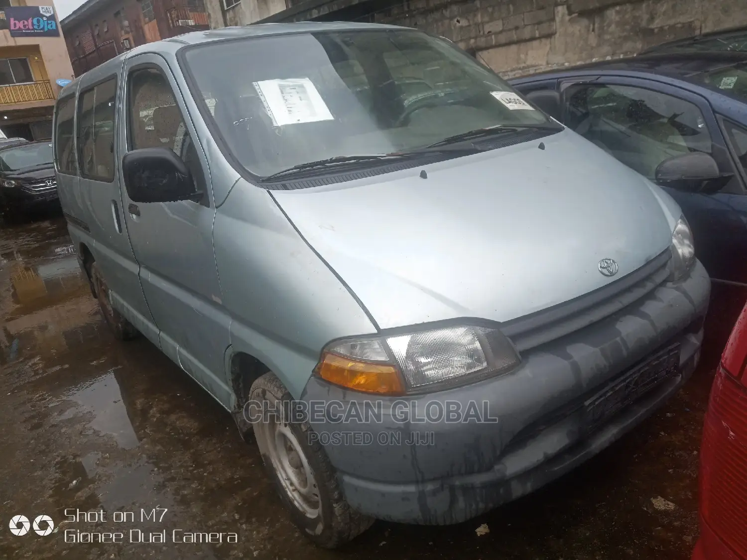 Toyota HiAce 2002 Blue