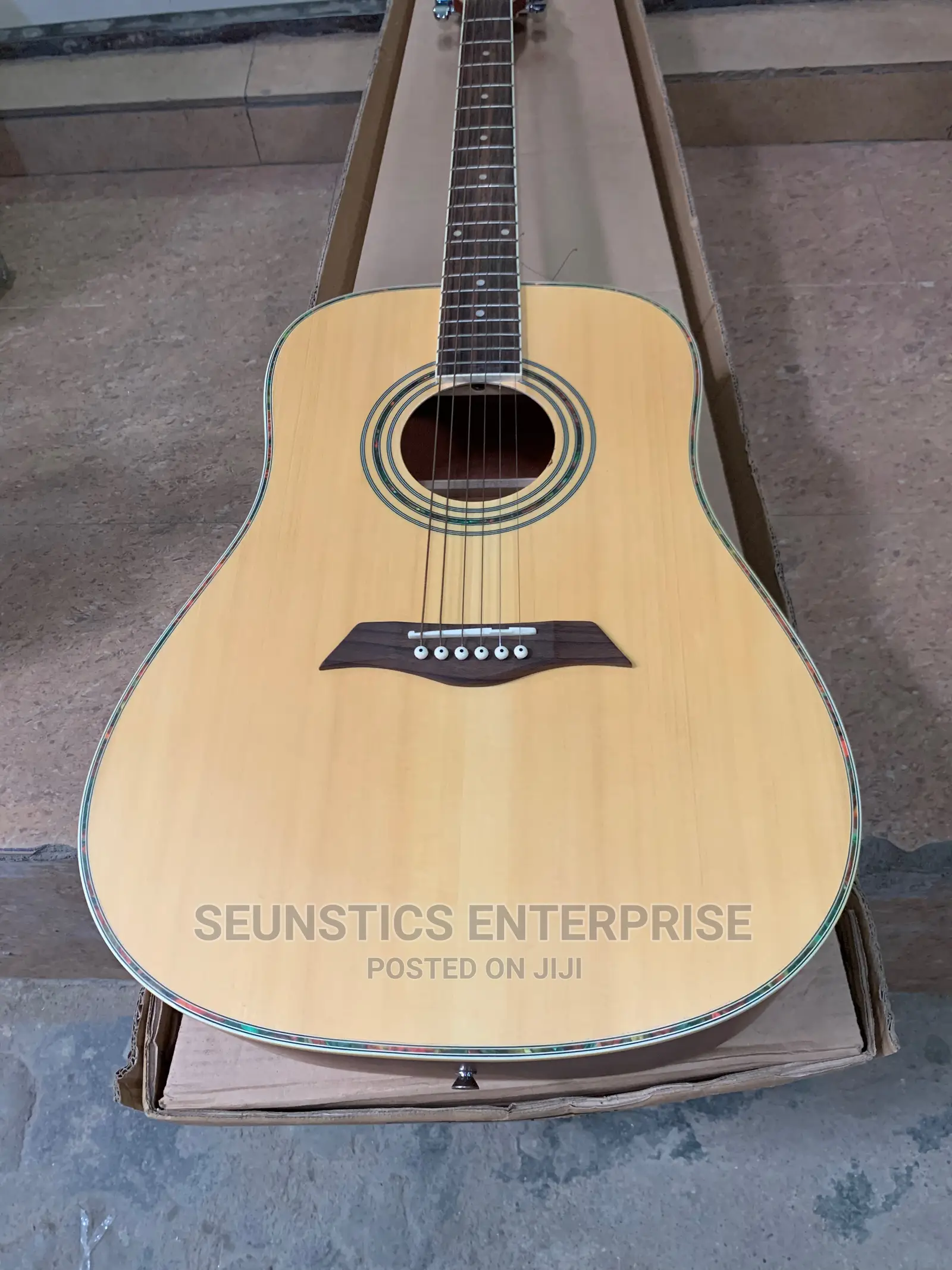Original Dame Acoustic Guitar