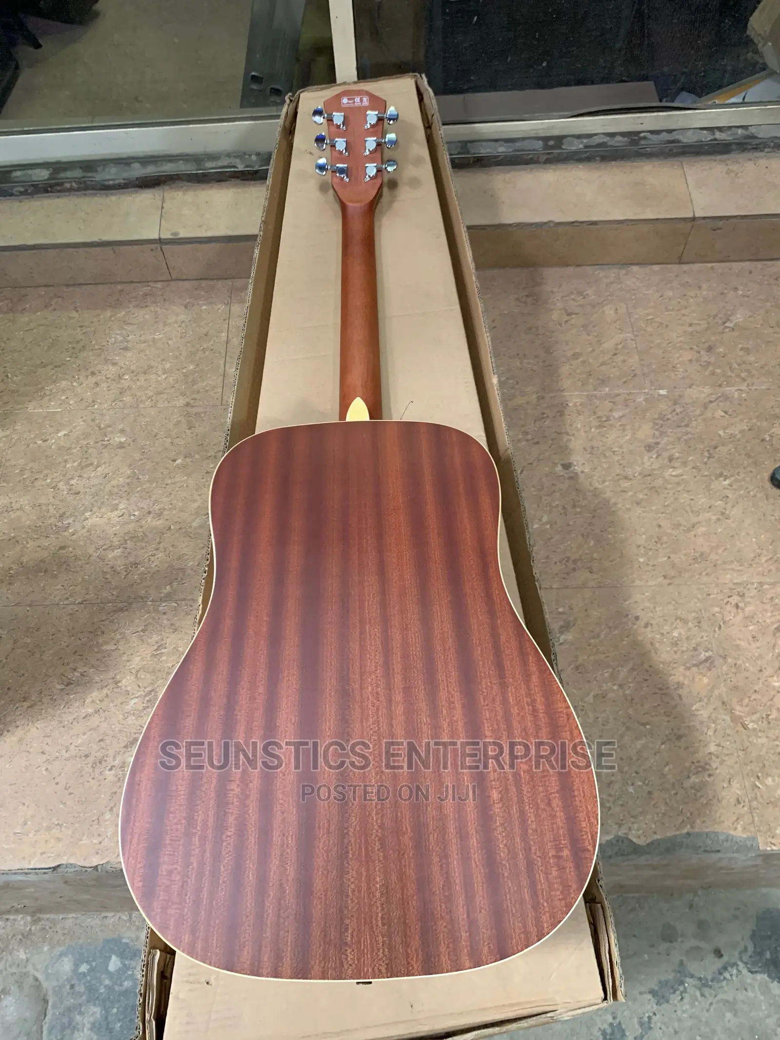 Original Dame Acoustic Guitar