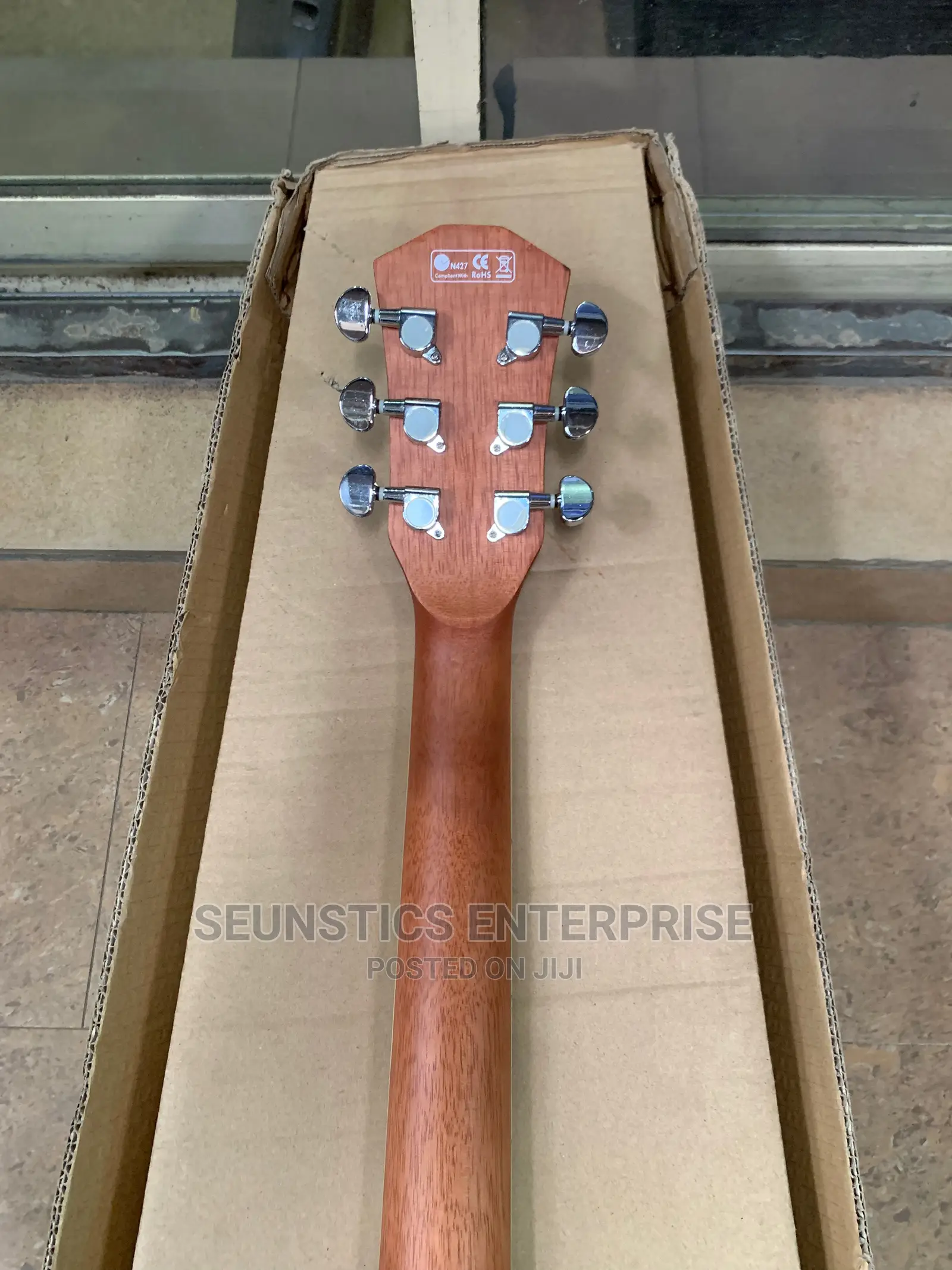 Original Dame Acoustic Guitar