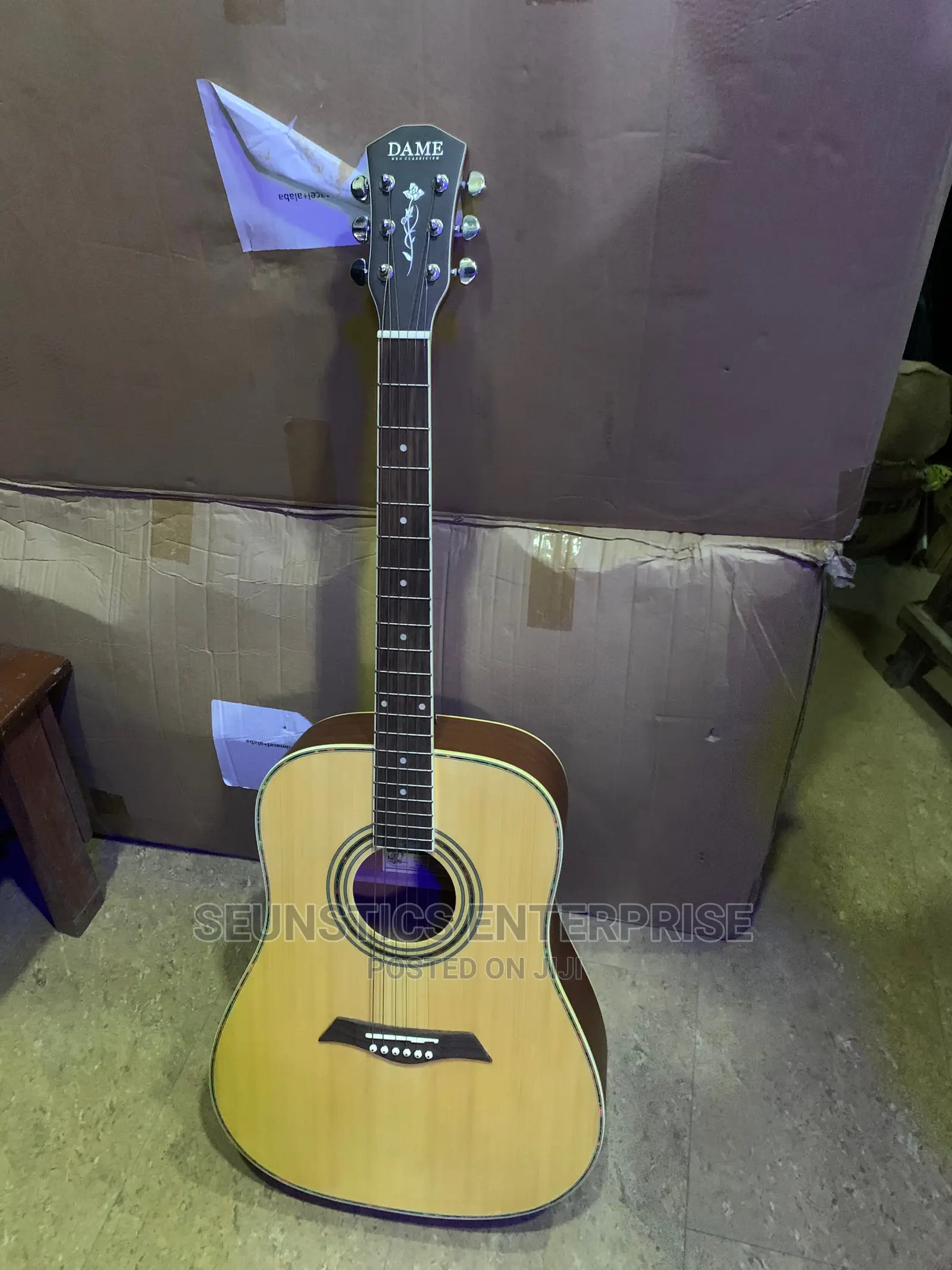 Original Dame Acoustic Guitar
