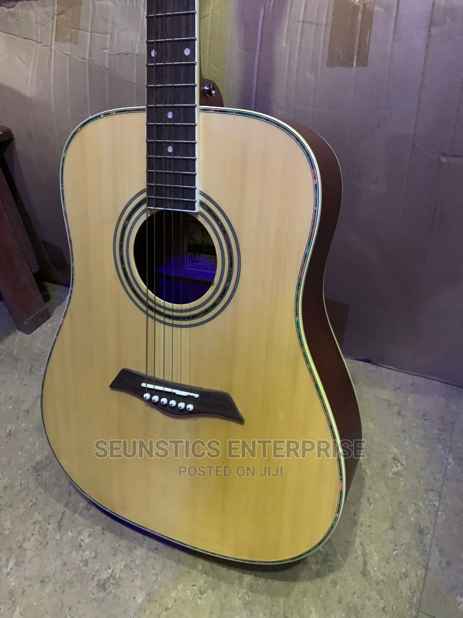 Original Dame Acoustic Guitar