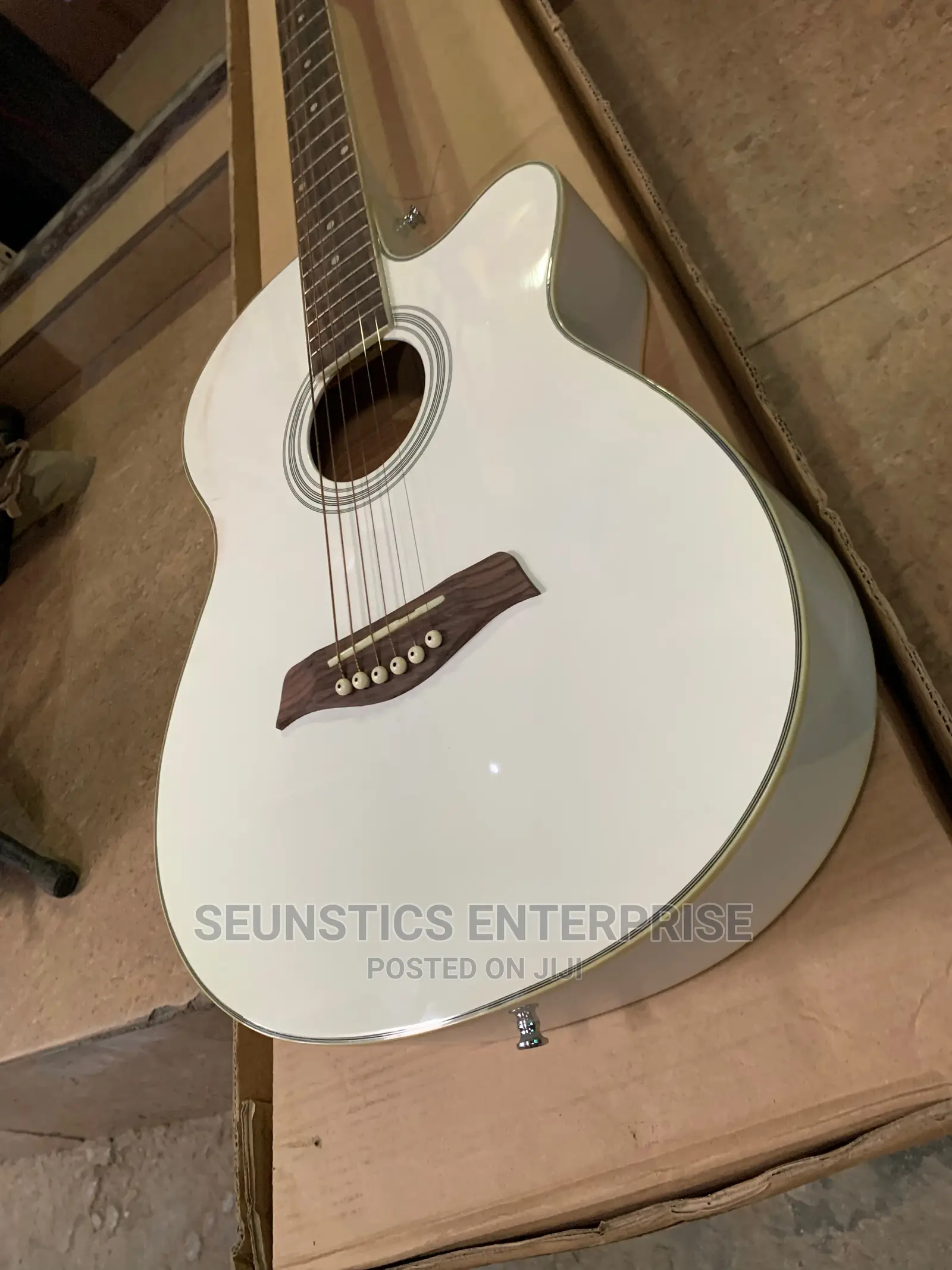 Quality Maestro Acoustic Guitar