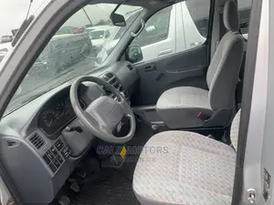 Toyota HiAce 2003 Silver