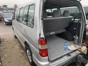 Toyota HiAce 2003 Silver