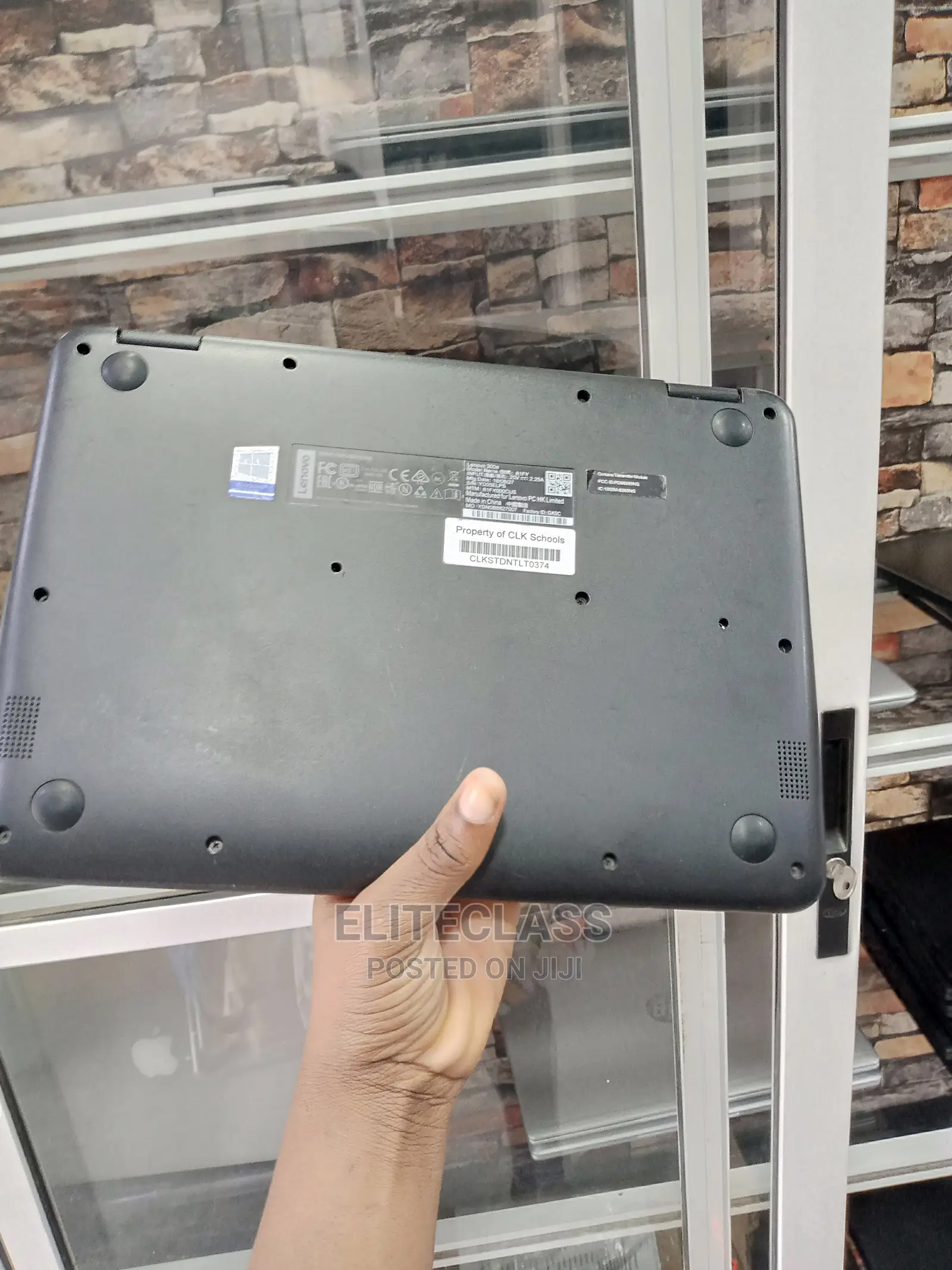 Laptop Lenovo 300e 4GB Intel Pentium SSD 128GB