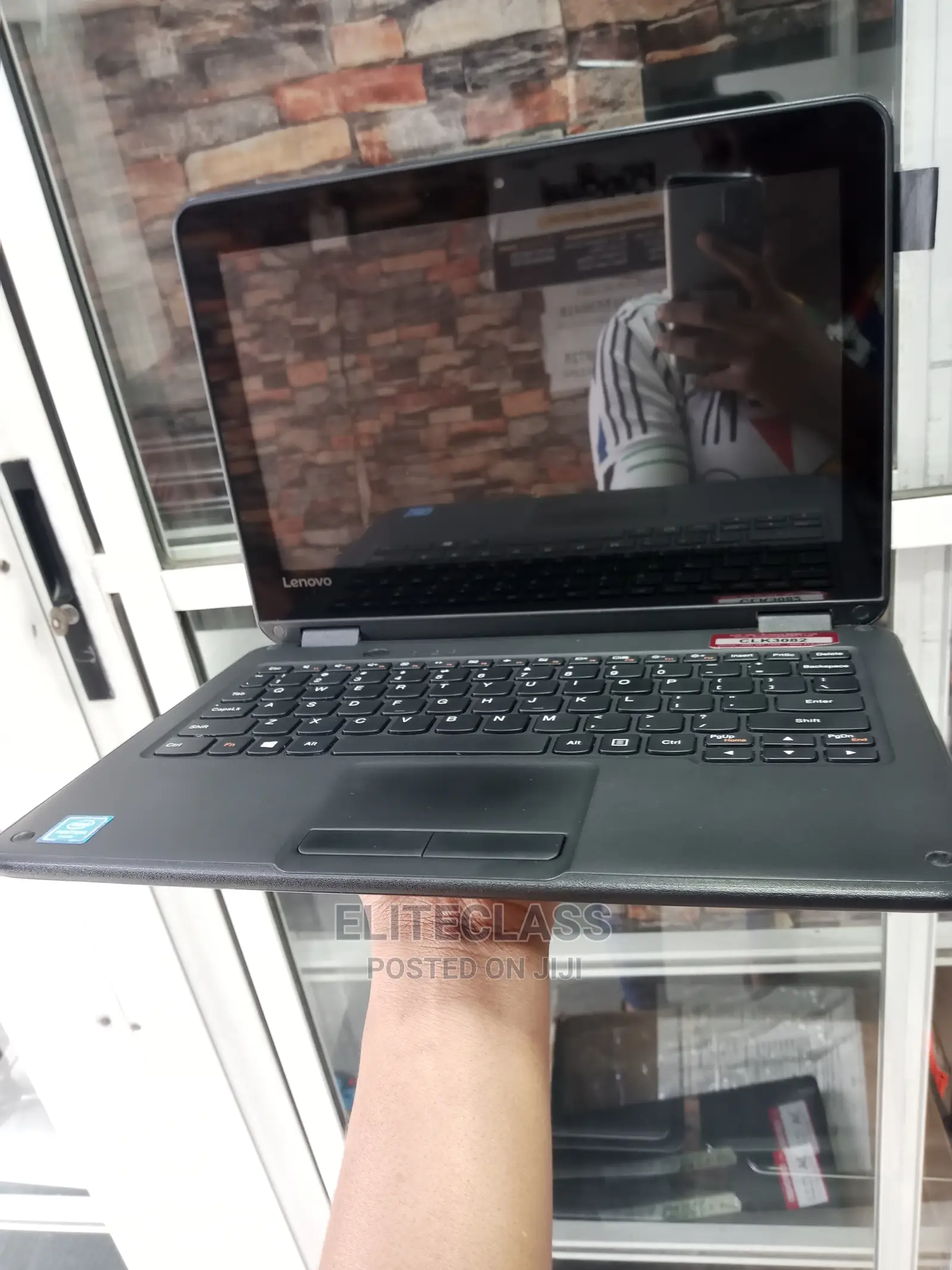 Laptop Lenovo 300e 4GB Intel Pentium SSD 128GB