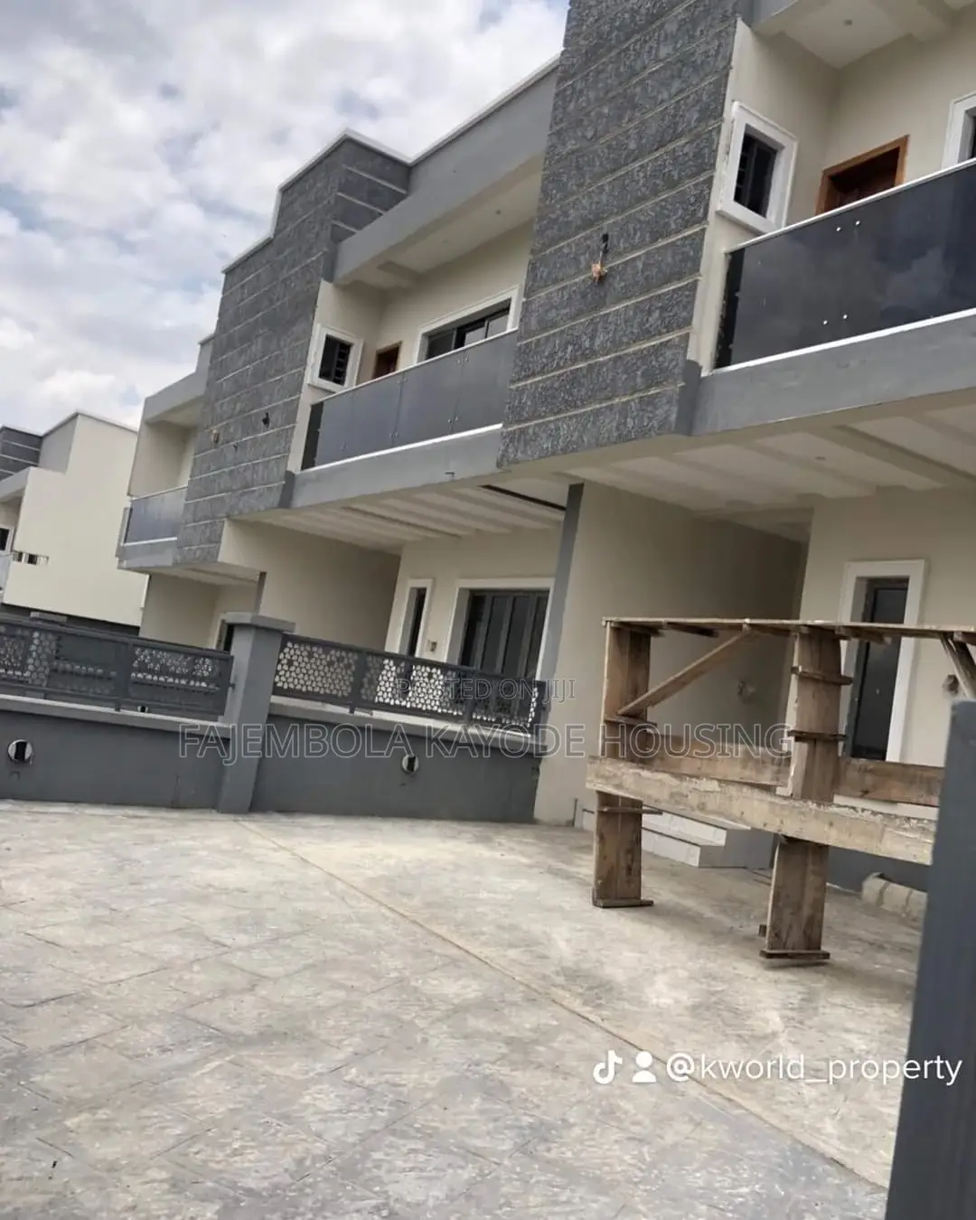 3bdrm Duplex in Calton Gate Gra, Akobo for sale