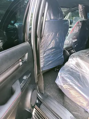 New Toyota Hilux 2022 Black