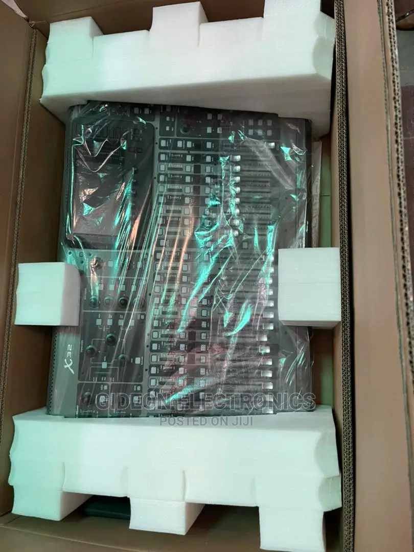 Behringer X32 Mixer.