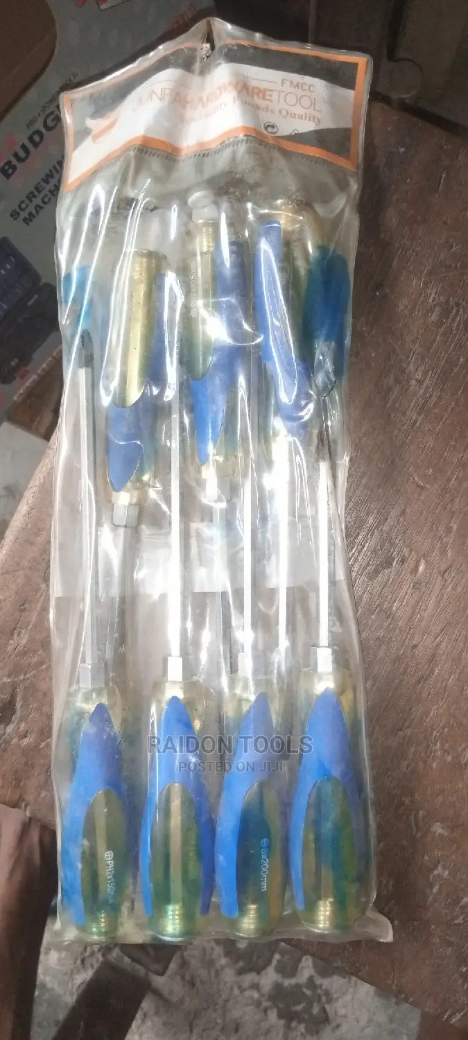 Complete Set of Mechanical and Engineering Screwdriver