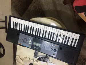 Yamaha PSR-E233 61-Key Premium Portable Keyboard Package