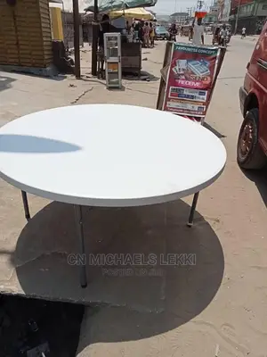 10 Seater Round Table