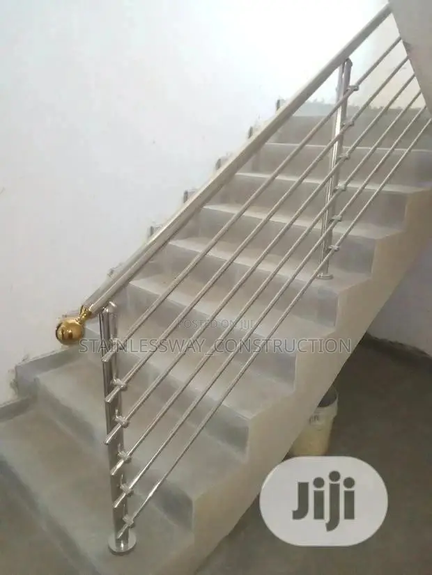 Handrail Design With Gold Bill Top