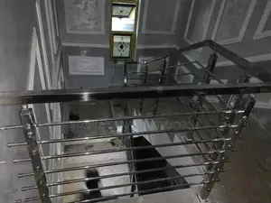 Stainless Handle With Square Pipe Design
