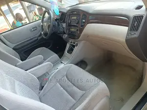 Toyota Highlander V6 FWD 2004 Gold