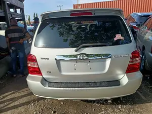 Toyota Highlander V6 FWD 2004 Gold