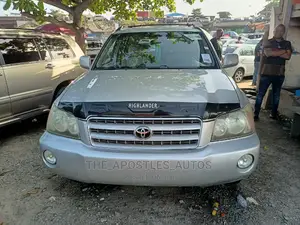 Toyota Highlander V6 FWD 2004 Gold