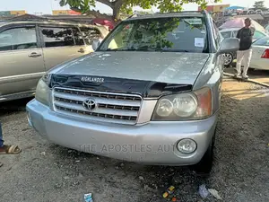 Toyota Highlander V6 FWD 2004 Gold
