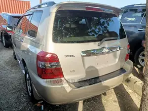 Toyota Highlander V6 2006 Gold