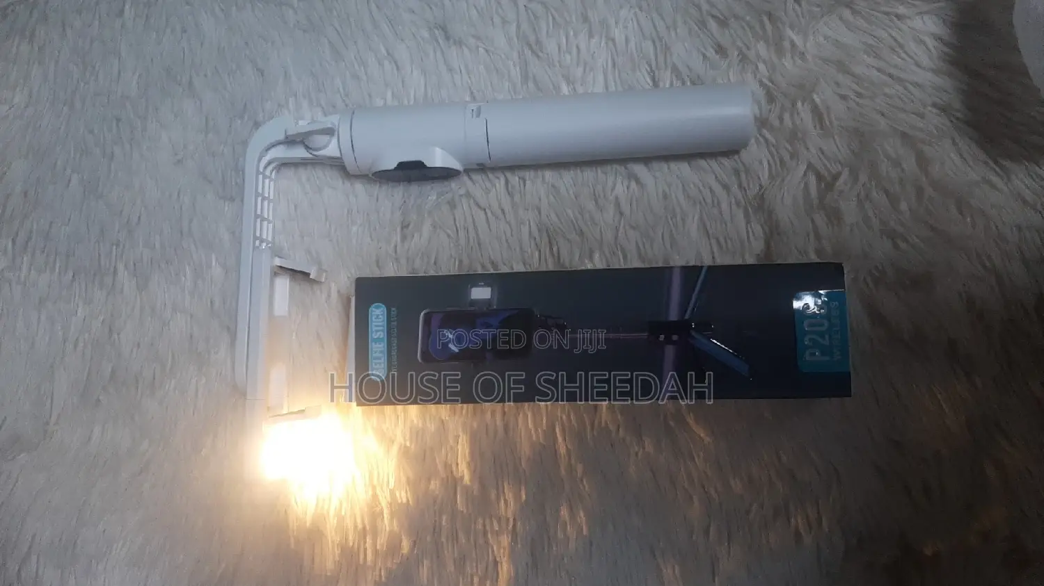 Multifunctional Wireless Bluetooth Selfie Stick With Light