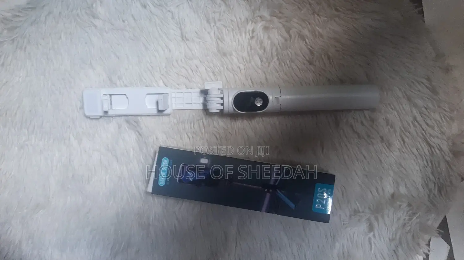 Multifunctional Wireless Bluetooth Selfie Stick With Light