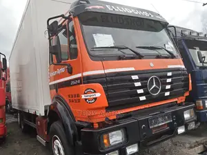 Mercedez 2524 Food Truck