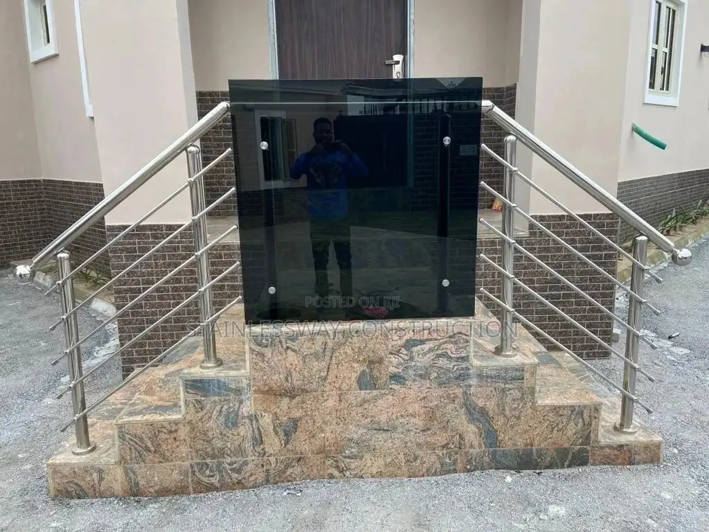 Glass /Stainless Handle Design