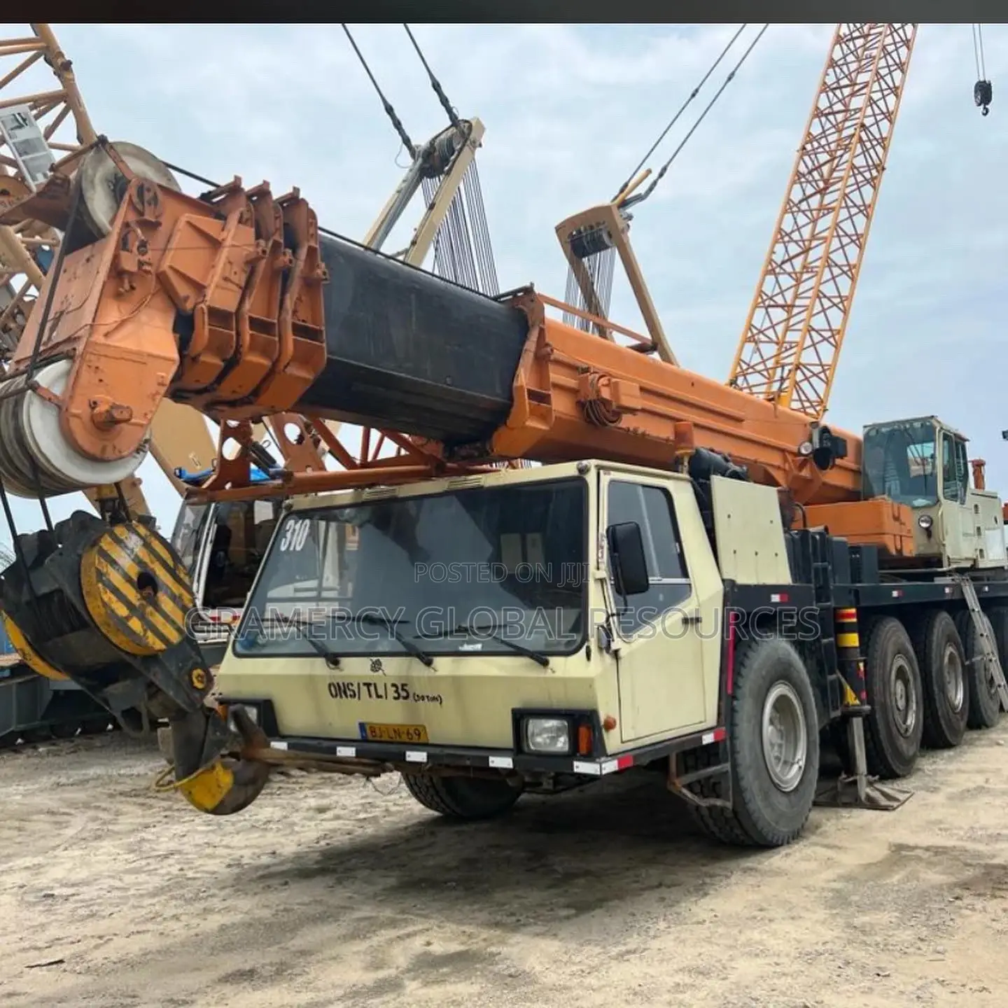 Mobile Crane Forklift and Wheel Loader Machines for Hire