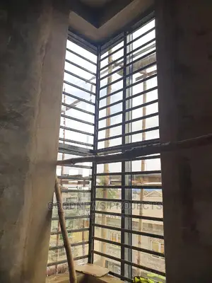 Frameless Corner Shape Curtain Wall