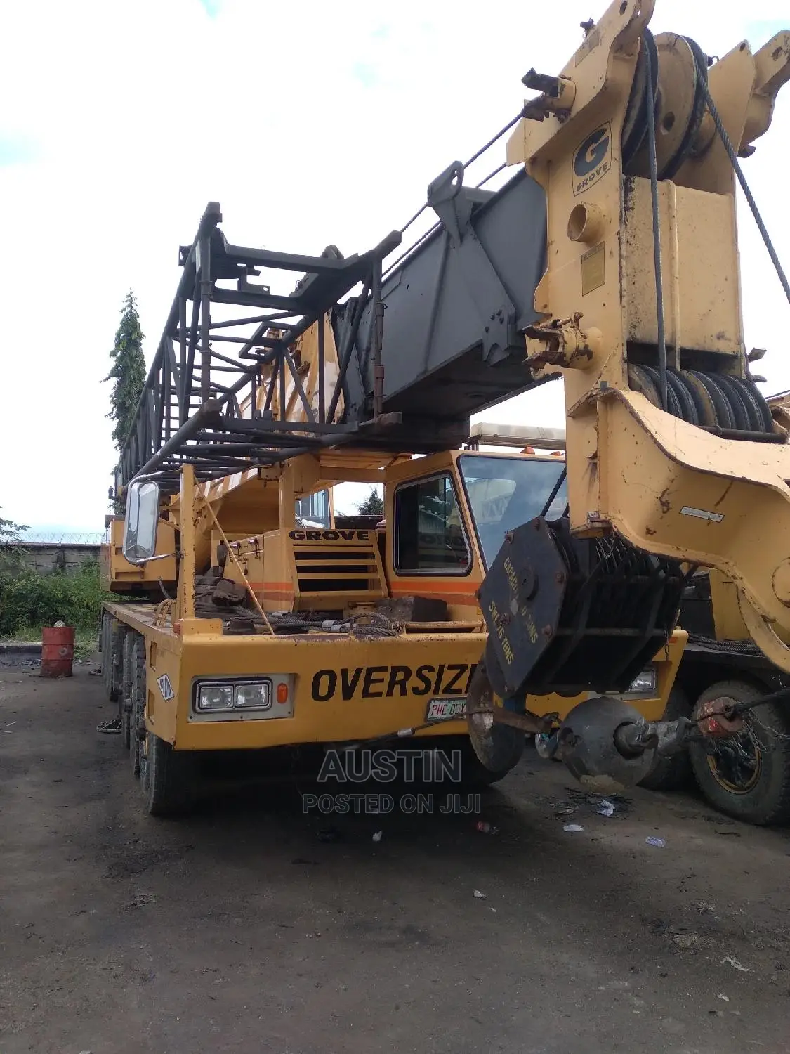 Self-Loader, Payloader and Forklifts for Hire