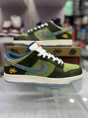 Original Nike Sb Dunk Low Siempre Familia Sneakers Available
